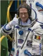  ?? FOTO BELGA, REUTERS ?? Dirk Frimout (in 1992) en Frank De Winne (in 2002 en 2009) gingen voor België al de ruimte in.