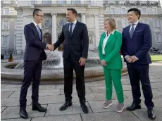  ?? CONOR McCABE ?? Huawei executives Tony Yangxu (left) and Tim Tao (right) with Leo Varadkar and IDA Ireland’s Eileen Sharpe