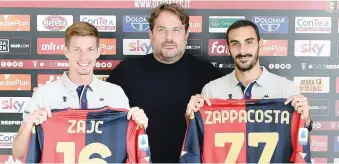  ?? LAPRESSE ?? Da sinistra, lo sloveno Miha Zajc, il direttore sportivo Daniele Faggiano e Davide Zappacosta del Genoa