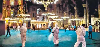  ?? AFP ?? n
Workers disinfect Hagia Sophia after a prayer at the iconic Istanbul structure, which was changed from a cathedral into a mosque.