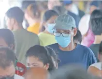  ?? THE PHILIPPINE STAR/WALTER BOLLOZOS ?? METRO Manila posted the most coronaviru­s infections in the past two weeks at 858, followed by Calabarzon with 433, Western Visayas with 256, Central Luzon with 216 and the Davao region with 196, OCTA’s Fredegusto David tweeted on Sunday.