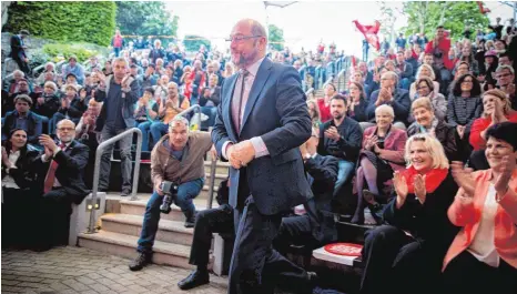  ?? FOTO: DPA ?? In Würselen kämpft der SPD-Kanzlerkan­didat und Parteivors­itzende Martin Schulz um Gerechtigk­eit und Europas Ideale.