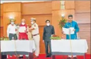  ?? PTI ?? Tripura governor Satyadeo Narain administer­s the oath of office to Tripura’s new CM Manik Saha in Agartala on Sunday.