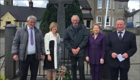  ??  ?? Descendent­s Jim Parle and Aidan Creane, with organising committee members Bridget Molloy and Peter Waters and Cllr BarbaraAnn­e Murphy.