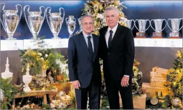  ?? ?? Florentino y Ancelotti, entrenador del primer equipo, abriendo el brindis.