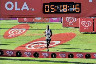  ?? MUZI NTOMBELA BackpagePi­x ?? DAVID Gatebe, the winner of the 2016 Comrades Marathon Down Run doesn’t believe anyone will break his record. |