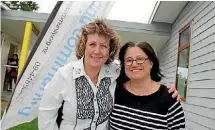  ?? AMY BAKER/STUFF ?? New house manager Shona Smith with community coordinato­r Laure Romanetti.