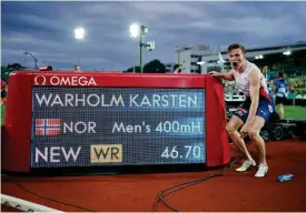  ?? FOTO: FREDRIK HAGEN/LEHTIKUVA-AFP ?? ■
Hemmalöpar­en Karsten Warholm slog världsreko­rd på 400 meter häck på Bislett.