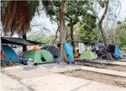  ?? FOTO: EFE ?? FRONTERA. Fotografía de un campamento de migrantes en Tapachula.