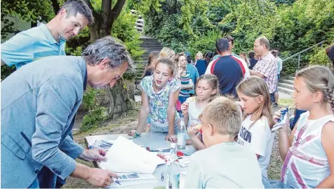  ?? Foto: Sabine Roth ?? Der bestehende Spielplatz in der Ortsmitte von Haberskirc­h soll umgestalte­t werden. Er ist nicht mehr zeitgemäß. In einem Workshop durften die Kinder nun ihre Wünsche an die Stadt einbringen.