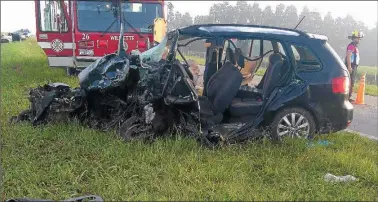  ?? TELAM ?? LAS PAREJAS. El accidente se produjo de madrugada, en la Ruta 178, a la altura de esa localidad.