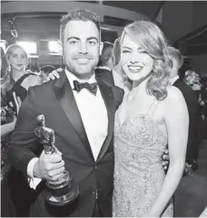  ?? KEVORK DJANSEZIAN, GETTY IMAGES ?? Sharing the glory: Emma Stone’s brother, Spencer Stone, takes temporary custody of his sister’s coveted best-actress Oscar.