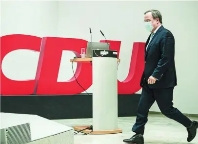  ?? EFE ?? El líder de la Unión Cristianod­emócrata (CDU), Armin Laschet, se dirige a la Prensa tras la reunión de la dirección del partido