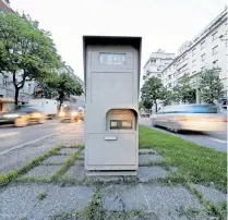  ?? ?? Rasern, die geblitzt werden, droht die Autoabnahm­e. [Clemens Fabry]