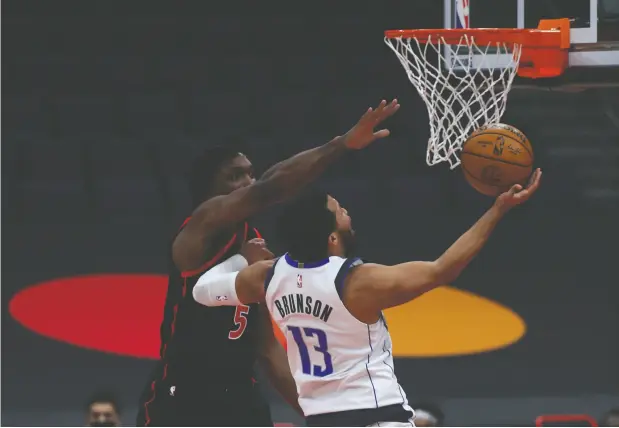  ?? KIM KLEMENT / USA TODAY SPORTS ?? Toronto Raptors forward Stanley Johnson defends against Dallas Mavericks guard Jalen Brunson in Monday’s game.