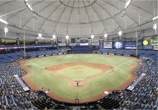  ?? PHOTO AFP ?? C’est le Tropicana Field de St Petersburg (photo), domicile des Rays de Tampa Bay, qui a finalement été choisi pour accueillir les trois matchs de la série opposant les Rangers du Texas aux Astros de Houston cette semaine.