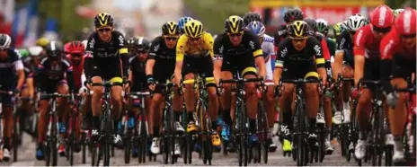  ?? BRYN LENNON/GETTY IMAGES ?? Some of the bikes on the Tour de France have started to use wireless electronic gear-shifting mechanisms, Julien Papon writes.