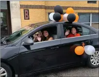  ?? ALEXIS OATMAN — THE NEWS-HERALD ?? Students and families came together for a Last Day Parade at Newbury Schools.