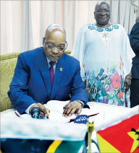  ?? Picture: KOPANO TLAPE/GCIS. ?? STATE VISIT: President Jacob Zuma signs the visitors’ book in Mozambique’s parliament. Zuma met Mozambican parliament­ary Speaker Veronica Macamo and members of the Mozambican National Assembly in Maputo yesterday.