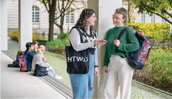  ?? Foto: HTWD/Crispin I. Mokry ?? Kleine Studiengru­ppen, direkte Ansprechpe­rsonen, die auf kurzen Wegen erreichbar sind – auch dafür steht die HTW Dresden.