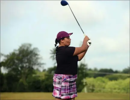  ?? TANIA BARRICKLO — DAILY FREEMAN ?? Amber Pennington follows the flight of her shot during Friday’s opening round of the Ulster County Women’s Golf Associatio­n Tournament at Wiltwyck Golf Club in Kingston, N.Y.