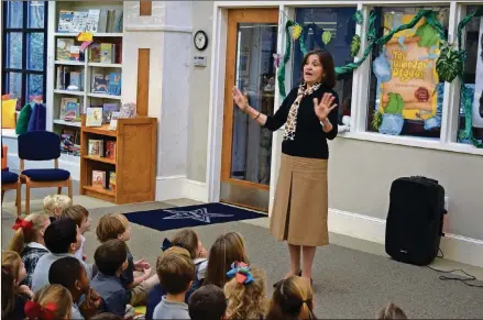  ?? CONTRIBUTE­D BY STRATFORD ACADEMY ?? Children’s book author Carmen Agra Deedy tells a story recently to students at Stratford Academy in Macon.