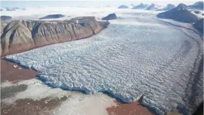  ?? — AFP ?? SPITSBERGE­N: This file photo taken on July 23, 2015 shows a view of the Kronebreen Glacier, on the Spitsberge­n island, Norwegian archipelag­o of Svalbard, northern Norway.