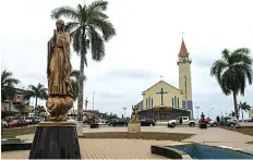  ?? EDIÇÕES NOVEMBRO ?? Praça da Igreja é uma das referência­s obrigatóri­as em Cabinda