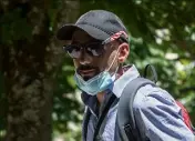  ?? (Photo AFP) ?? Cédric Jubillar, samedi dernier à Albi, lors d’une marche en hommage à l’infirmière, organisée par les collègues de celle-ci.