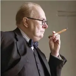  ?? Foto: Jack English/Universal Pictures Internatio­nal/dpa ?? Gary Oldman/Churchill: Ja zur Zigarre