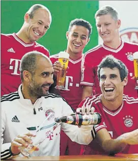  ?? FOTO: SAMPICS ?? Javi Martínez y Pep Guardiola, en el Bayern Coincidier­on de 2013 a 2016