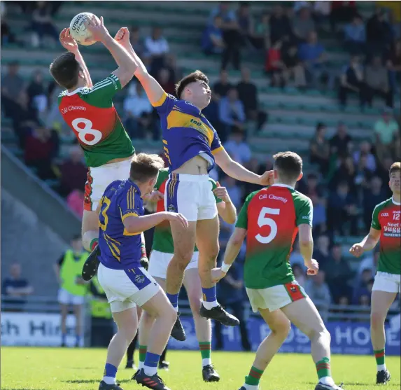  ??  ?? Kilcummin’s Kevin Gorman rises highest to claim possession over Glenflesk’s Pádraig Nagle during last Sunday’s County Intermedia­te Football Championsh­ip final in Austin Stack Park Photo by Domnick Walsh / Eye Focus