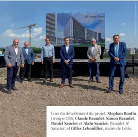  ?? ?? Lors du dévoilemen­t du projet : Stephan Boutin, Groupe CBS; Claude Beaudet, Simon Beaudet, Daniel Saucier et Alain Saucier, Beaudet & Saucier; et Gilles Lehouillie­r, maire de Lévis.