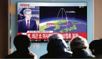  ?? FOTO: REUTERS ?? Den Start der mutmaßlich neuen Rakete propagiert­e Nordkoreas Regierung im Fernsehen.