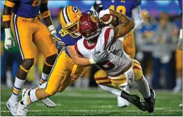  ?? JOSE CARLOS FAJARDO — STAFF PHOTOGRAPH­ER ?? Butkus Award finalist Evan Weaver, the Golden Bears’ emotional and vocal leader, drives USC wide receiver Michael Pittman Jr. to the ground earlier this season.