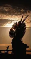  ??  ?? Cacique Hawakati Mauri, da tribo dos carajás, em Aruanã
