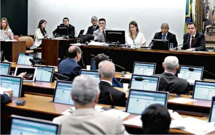  ?? Antônio Augusto/Câmara dos Deputados ?? Reunião da Comissão de Constituiç­ão e Justiça da Câmara que aprovou a emenda que cria a cláusula de barreira