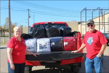  ?? LYRIC AQUINO — THE MORNING JOURNAL ?? LaGrange Lions Club secretary Ann Sabo and her husband and club member, Joe Sabo, were representa­tives from the social club who delivered 40 packs of bedding supplies and a check to Good Knights.