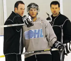  ?? POSTMEDIA NEWS FILES ?? Jeff Perry, shown as an assistant coach with the OHL’s London Knights in 2005, was fired by the Sarnia Sting two years earlier allegedly because he emotionall­y and verbally abused players.