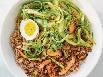  ?? Photos by Ryan Liebe/New York Times ?? Asparagus, shaved into ribbons, tops this hearty, mushroom-filled grain bowl.