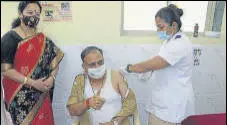  ?? PRAFUL GANGURDE/HT ?? A frontline worker gets the vaccine in Thane on Thursday in phase 2 of the vaccinatio­n drive.