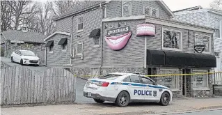  ?? ANDREW VAUGHAN THE CANADIAN PRESS FILE PHOTO ?? The denture clinic where Gabriel Wortman worked is guarded by police in Dartmouth, N.S., on April 20. Neighbours say they saw forms of abuse by the shooter before the rampage.