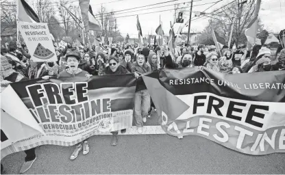  ?? PHOTOS BY KEVIN R. WEXLER/NORTHJERSE­Y.COM ?? Thousands were on hand Sunday to protest a private event at Congregati­on Keter Torah in Teaneck, where potential real estate investors could meet with real estate agents from Israel.