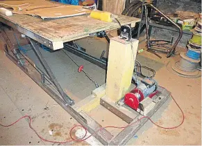  ?? ?? The adjustable work bench.