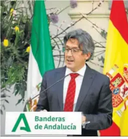  ??  ?? Juan de la Haba agradece el reconocimi­ento.