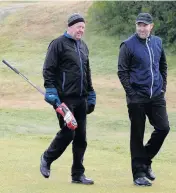  ?? PHOTO: LINDA ROBERTSON ?? Two champions . . . Greg Turner (left) and Mahal Pearce at a golf event at Chisholm Park links in 2016.