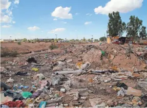  ??  ?? Trash is often dumped alongside ditches in Mexicali.