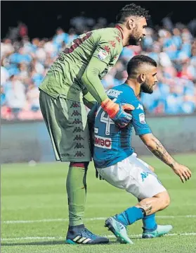  ?? FOTO: EFE ?? Salvatore Sirigu, con Lorenzo Insigne El extremo no tuvo puntería ayer