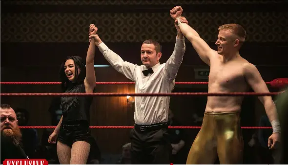  ??  ?? TAG TeAM Paige (Florence Pugh) in the ring with brother Zak (Jack Lowden).