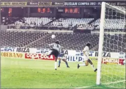  ??  ?? EN 1987. El Madrid se enfrentó al Nápoles a puerta cerrada.